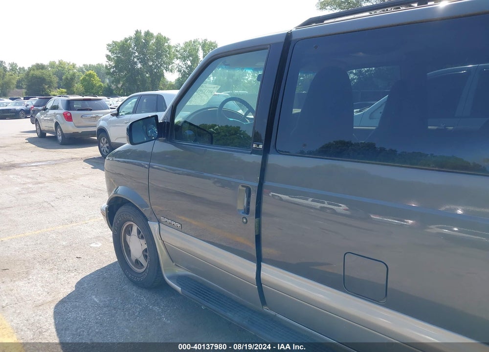 2001 GMC SAFARI SLE VIN: 1GKDM19W91B522445