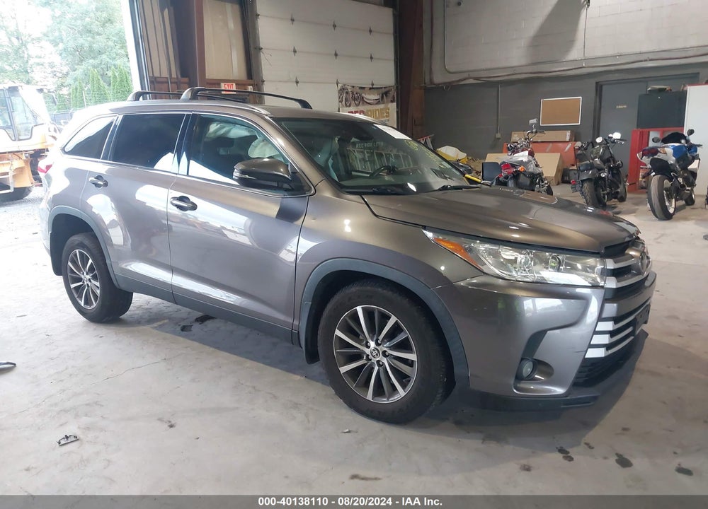 2019 TOYOTA HIGHLANDER XLE VIN: 5TDJZRFH2KS626936