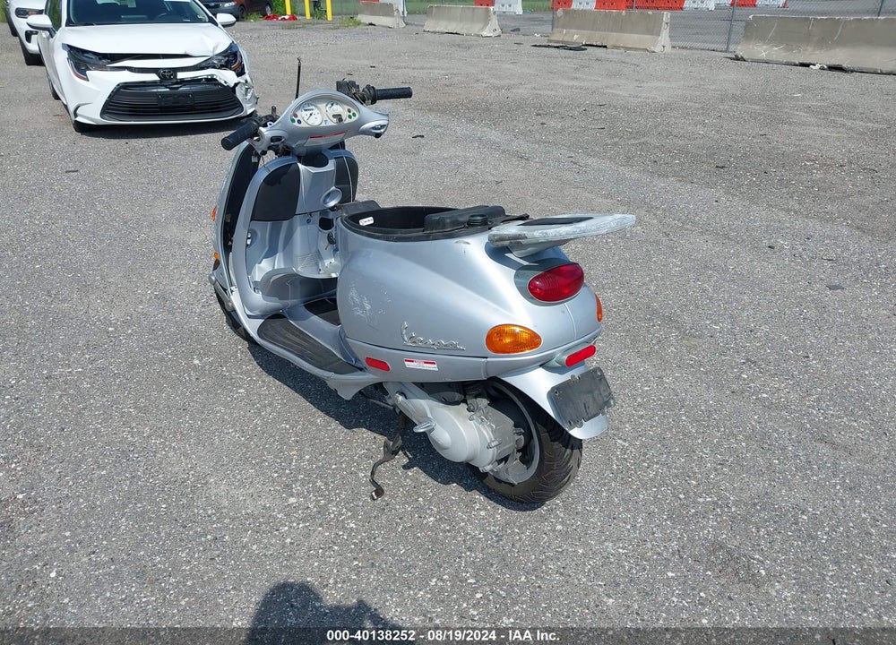2004 VESPA C161C VIN: ZAPC16C1645008399