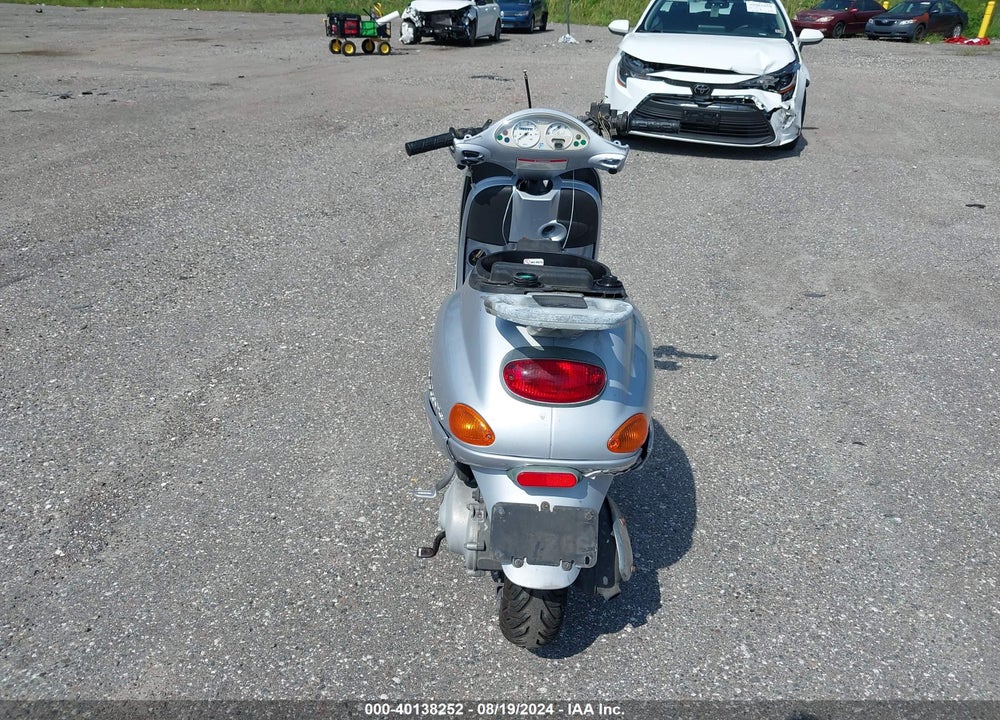 2004 VESPA C161C VIN: ZAPC16C1645008399