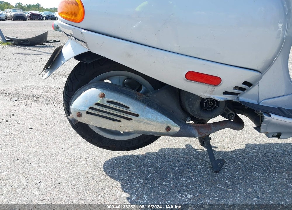 2004 VESPA C161C VIN: ZAPC16C1645008399