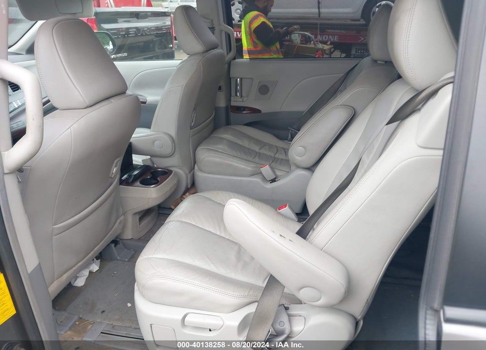 2011 TOYOTA SIENNA XLE VIN: 5TDDK3DC7BS021218