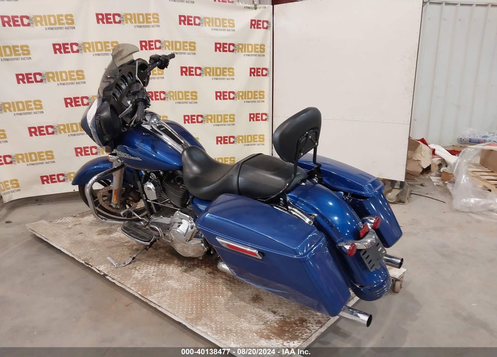 2015 HARLEY-DAVIDSON FLHX STREET GLIDE VIN: 1HD1KBM16FB662092