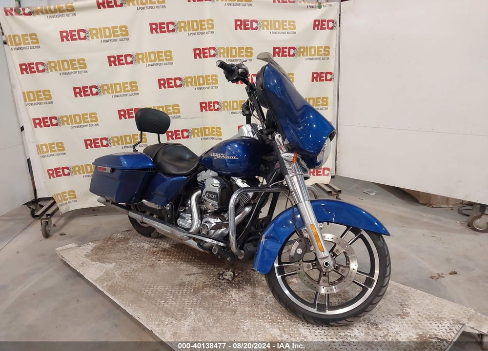 2015 HARLEY-DAVIDSON FLHX STREET GLIDE VIN: 1HD1KBM16FB662092