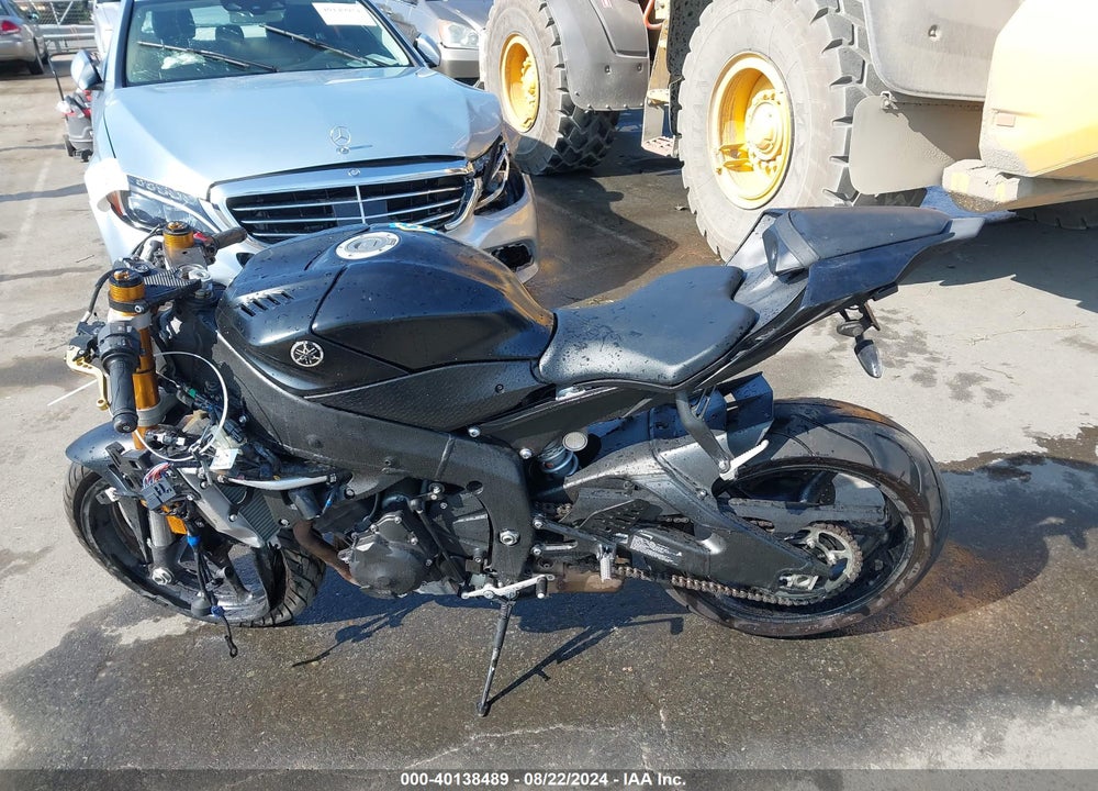 2017 YAMAHA YZFR6 VIN: JYARJ28E4HA001962