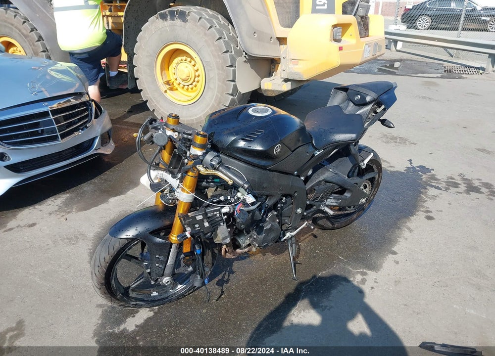 2017 YAMAHA YZFR6 VIN: JYARJ28E4HA001962