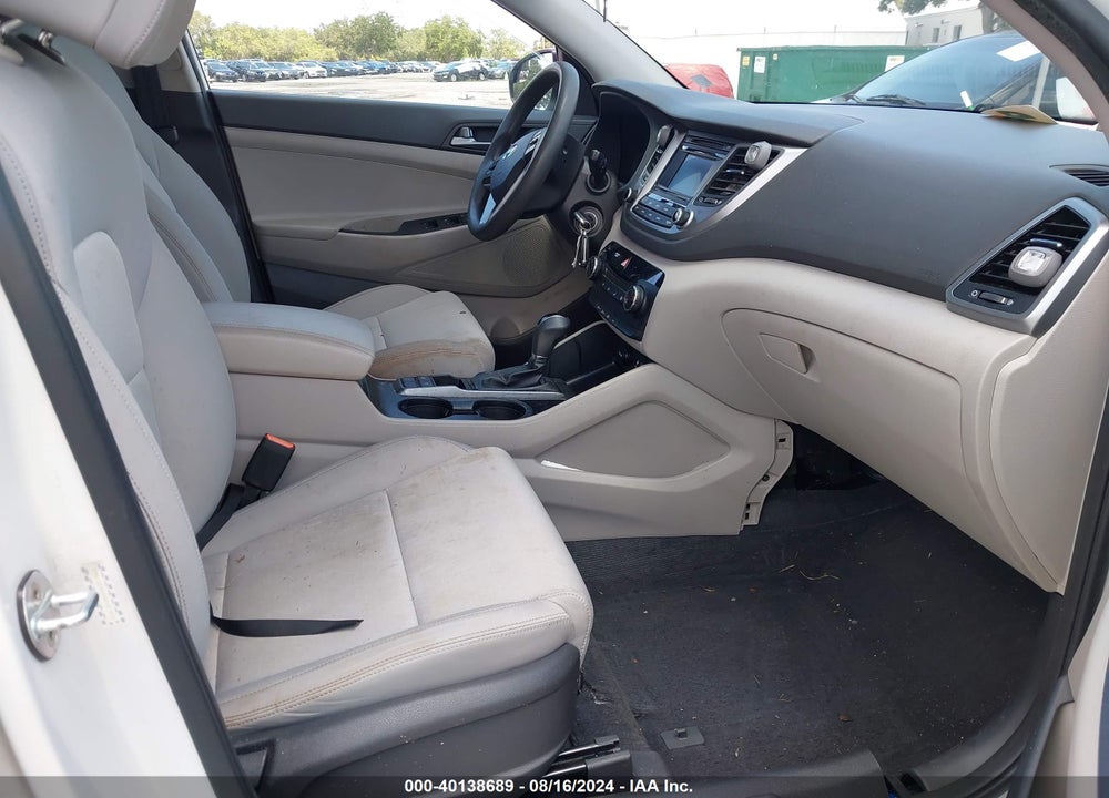 2017 HYUNDAI TUCSON SE VIN: KM8J3CA46HU481371