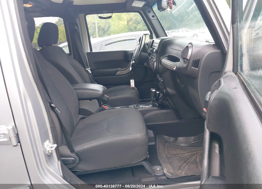 2015 JEEP WRANGLER UNLIMITED SPORT VIN: 1C4BJWDG5FL592812