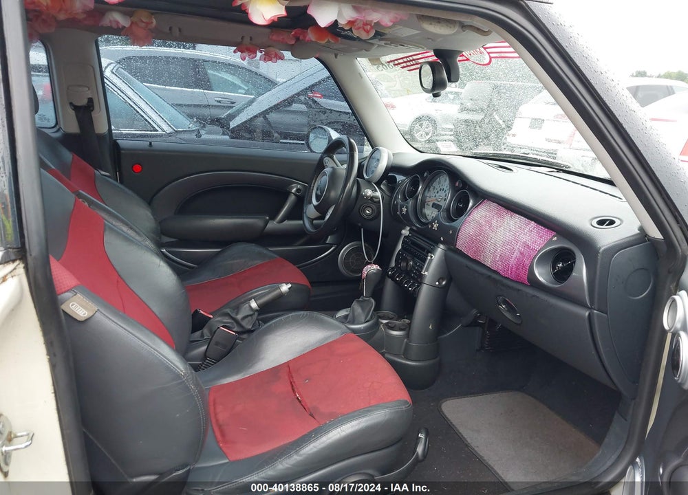 2005 MINI COOPER VIN: WMWRC334X5TJ65636