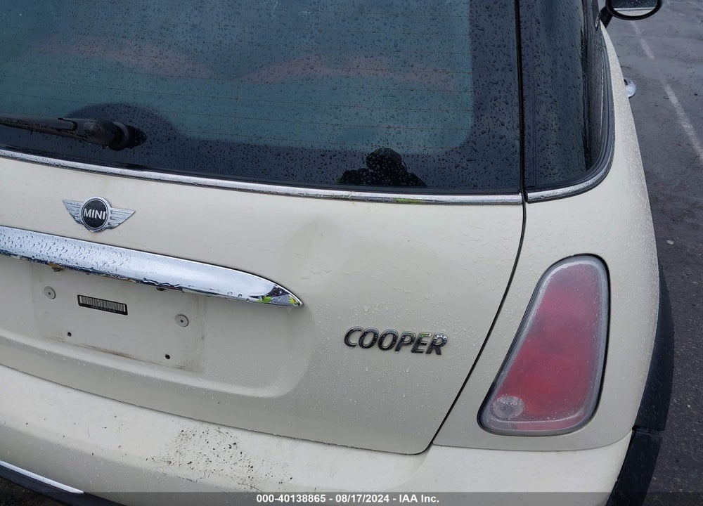 2005 MINI COOPER VIN: WMWRC334X5TJ65636