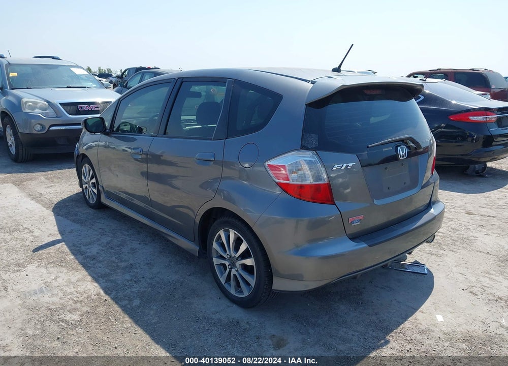 2013 HONDA FIT SPORT VIN: JHMGE8H51DC006083