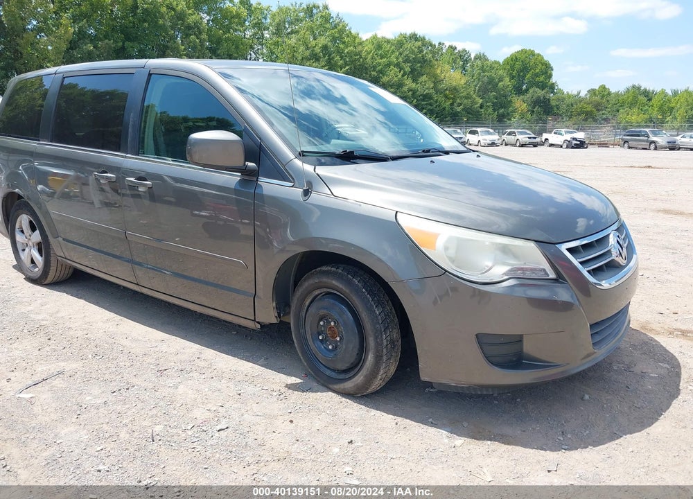 2010 VOLKSWAGEN ROUTAN VIN: 2V4RW3D16AR296102