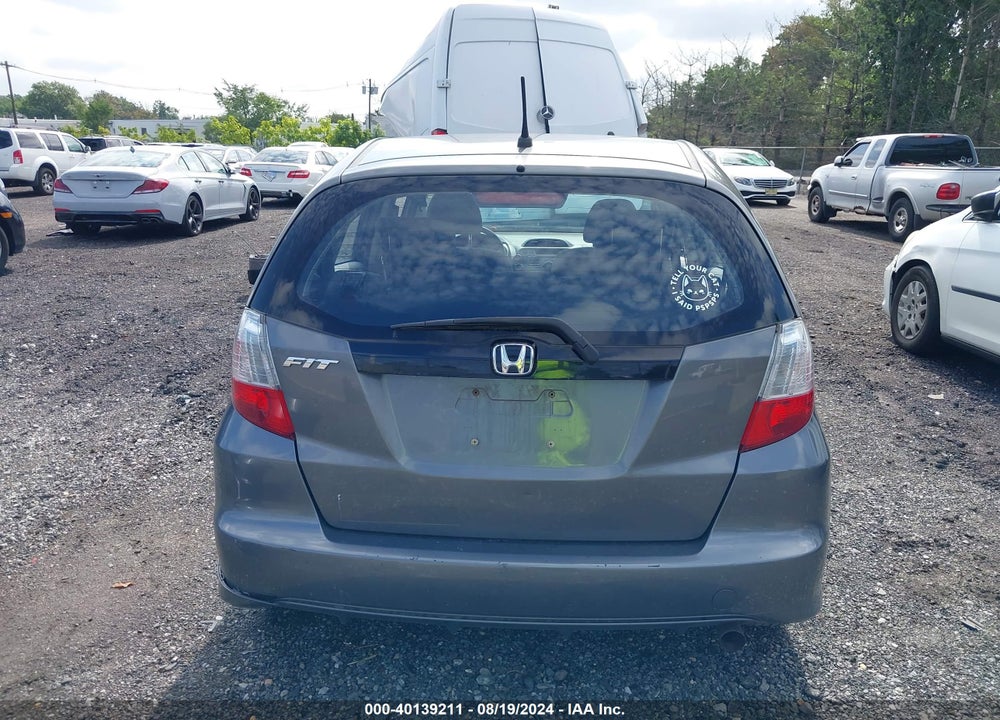 2013 HONDA FIT VIN: JHMGE8H30DC000743