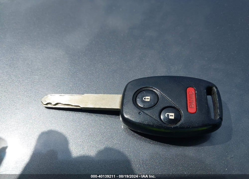 2013 HONDA FIT VIN: JHMGE8H30DC000743