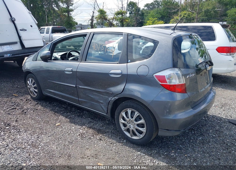 2013 HONDA FIT VIN: JHMGE8H30DC000743