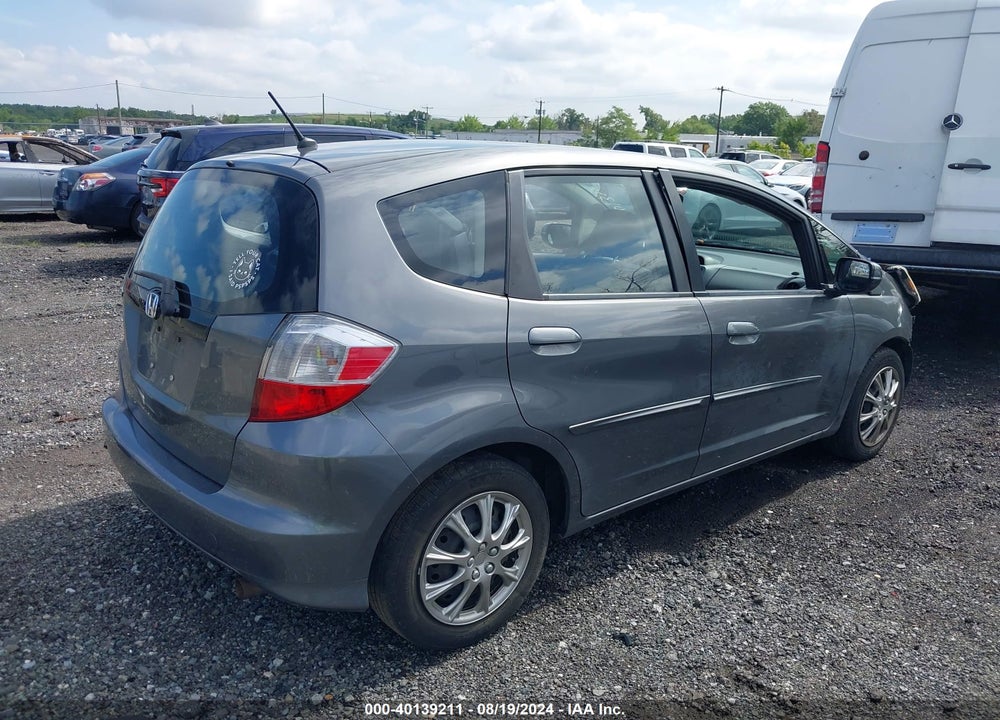 2013 HONDA FIT VIN: JHMGE8H30DC000743