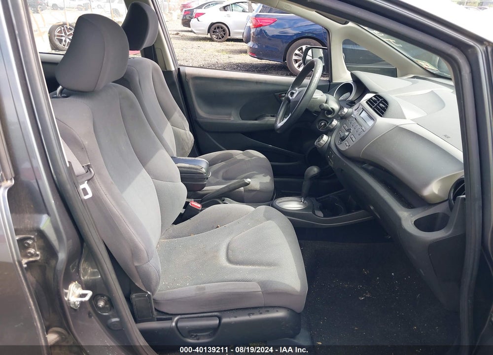 2013 HONDA FIT VIN: JHMGE8H30DC000743