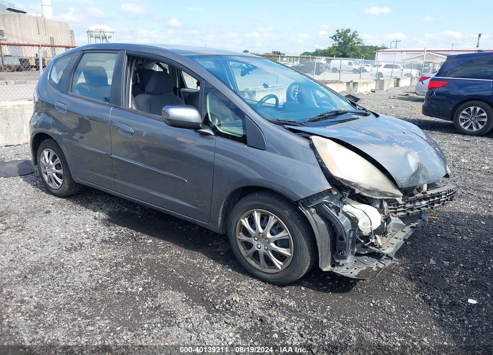 2013 HONDA FIT VIN: JHMGE8H30DC000743