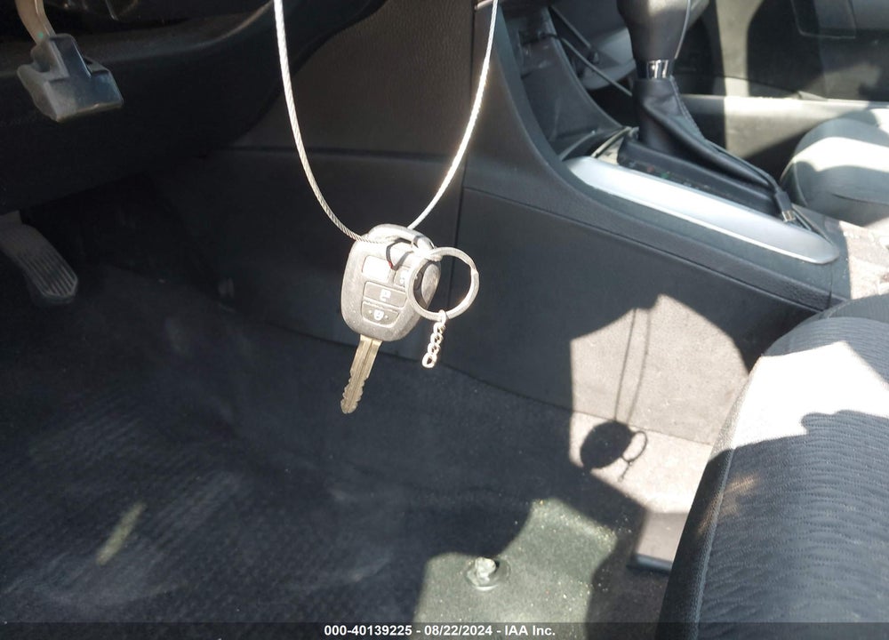 2018 TOYOTA COROLLA LE VIN: 5YFBURHE5JP847184