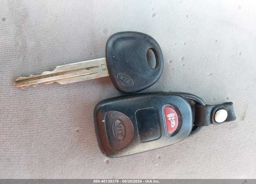 2009 KIA SPECTRA EX VIN: KNAFE221X95621143