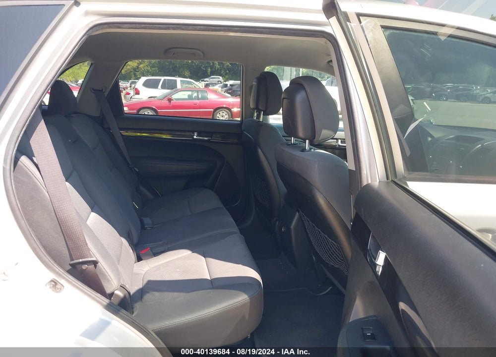 2012 KIA SORENTO LX VIN: 5XYKT3A17CG203748