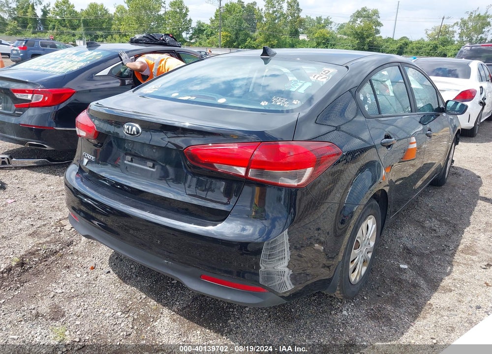 2018 KIA FORTE VIN: 3KPFK4A79JE178635