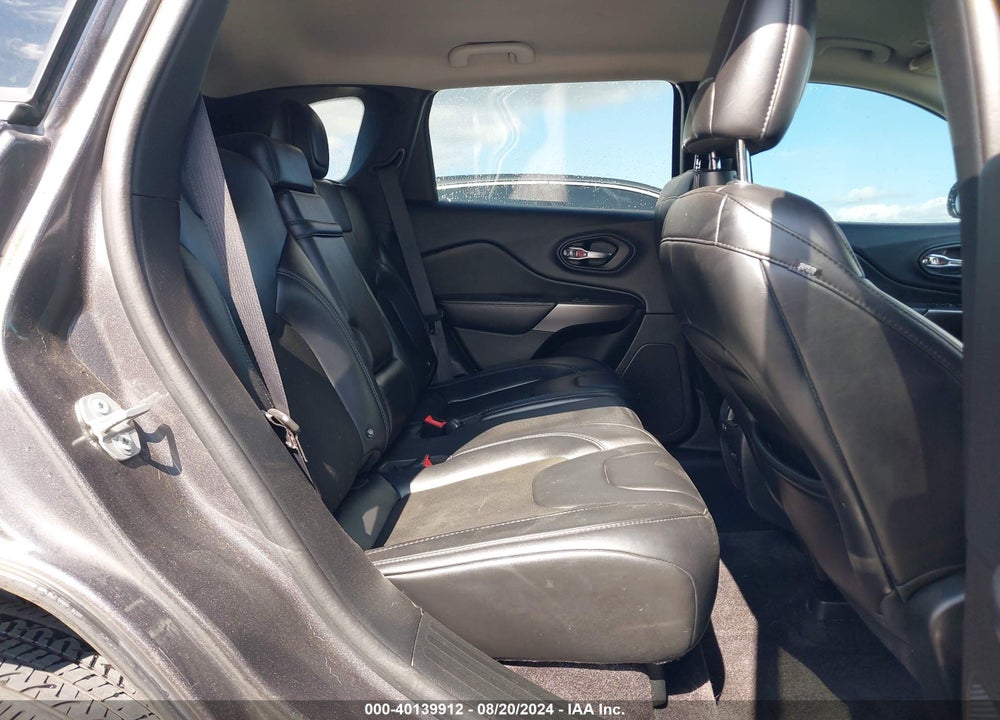 2019 JEEP CHEROKEE LATITUDE PLUS 4X4 VIN: 1C4PJMLB6KD182332