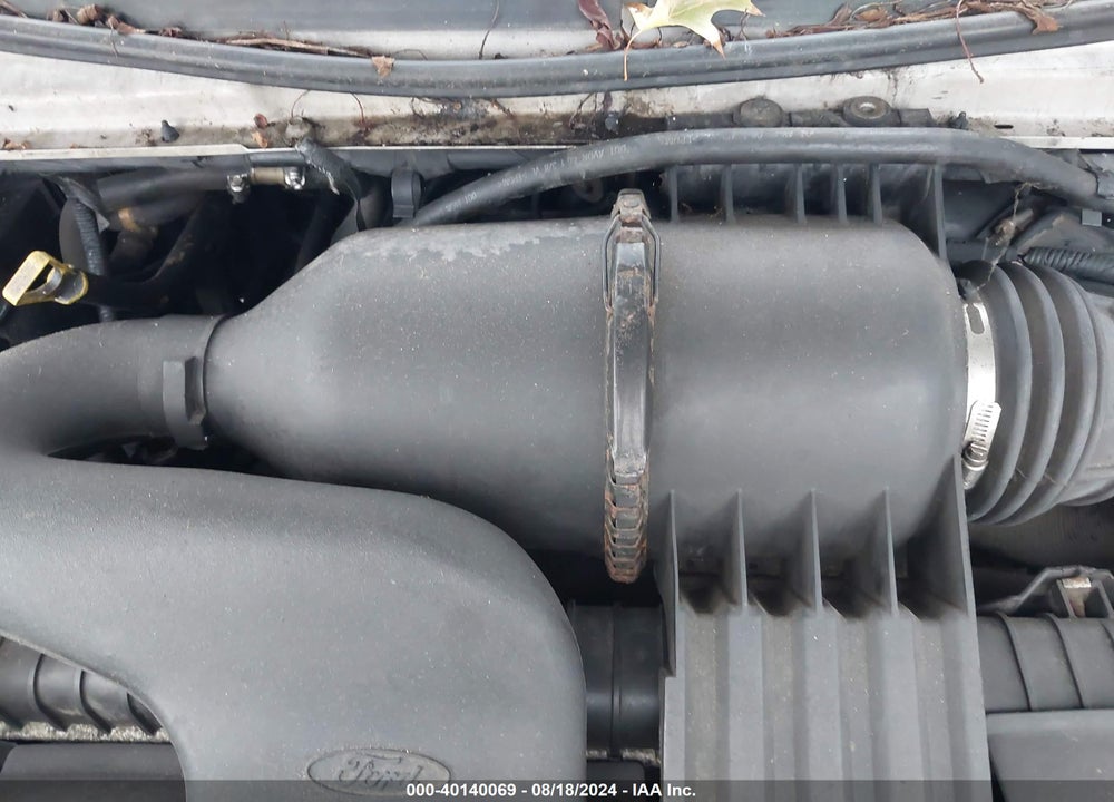 2011 FORD E-350 SUPER DUTY XL VIN: 1FBSS3BL0BDB28881