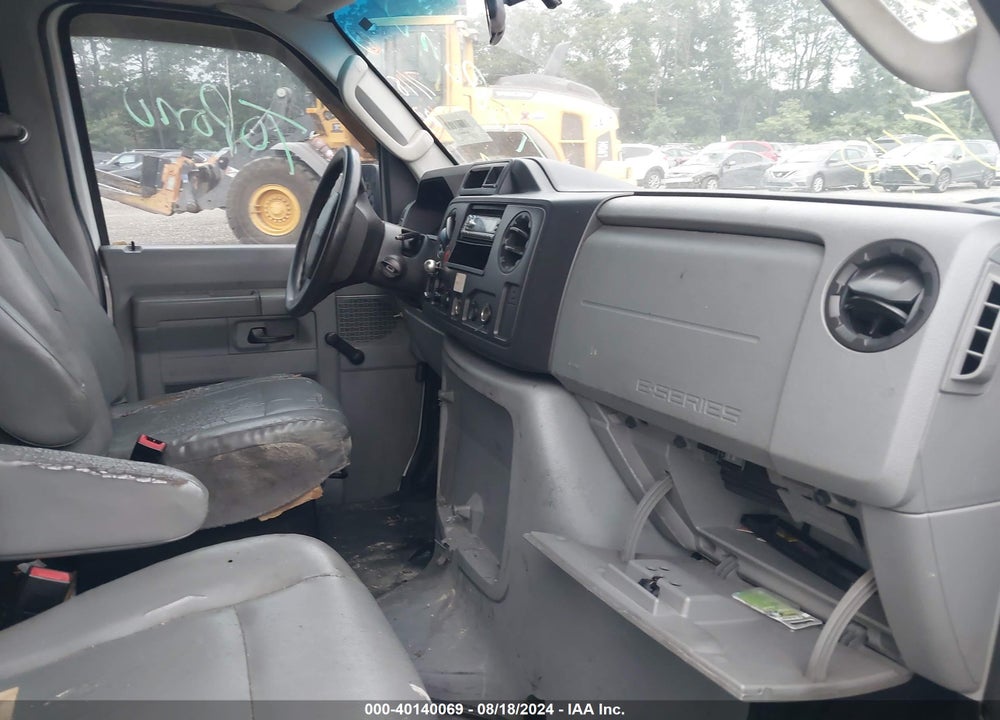 2011 FORD E-350 SUPER DUTY XL VIN: 1FBSS3BL0BDB28881