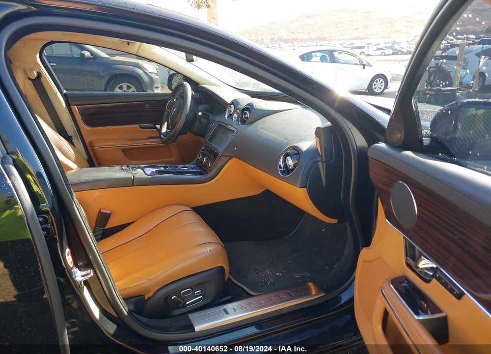 2011 JAGUAR XJ VIN: SAJWA2GB9BLV09016