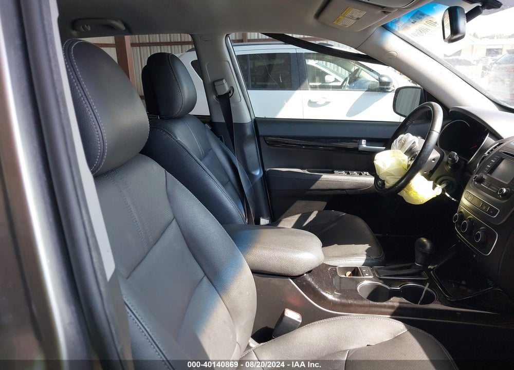 2015 KIA SORENTO LX VIN: 5XYKT3A61FG615938