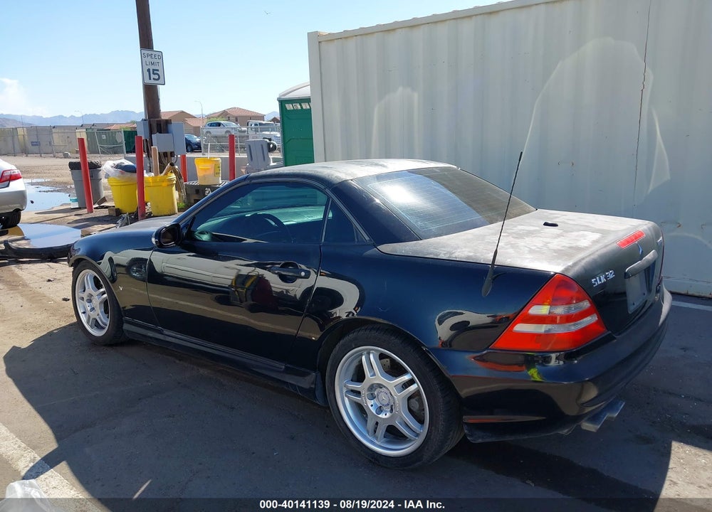 2004 MERCEDES-BENZ SLK 32 AMG VIN: WDBKK66F44F301390