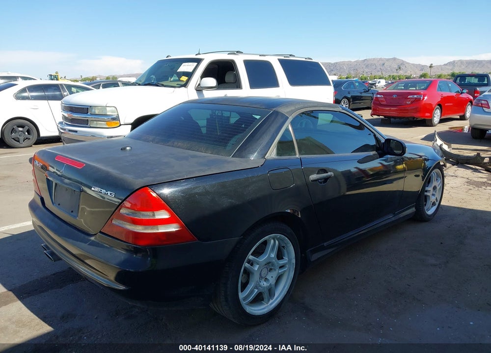 2004 MERCEDES-BENZ SLK 32 AMG VIN: WDBKK66F44F301390