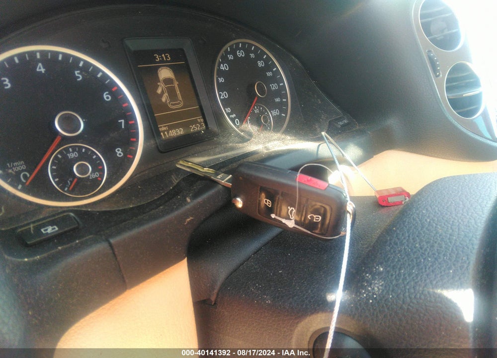 2012 VOLKSWAGEN TIGUAN SE VIN: WVGBV7AX7CW001657