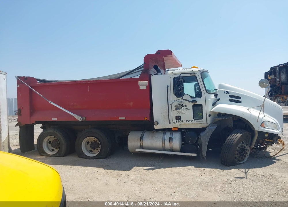 2004 MACK CX613 CX600 VIN: 1M1AE06Y44N021638