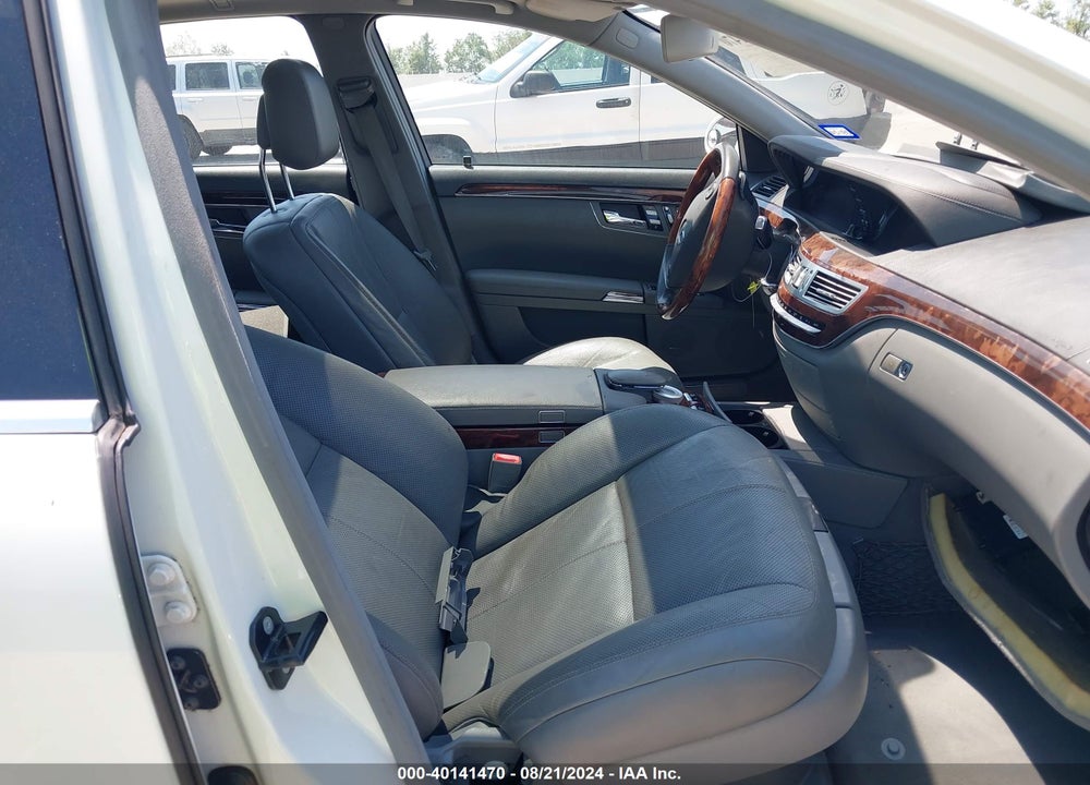 2009 MERCEDES-BENZ S 550 VIN: WDDNG71X49A243183