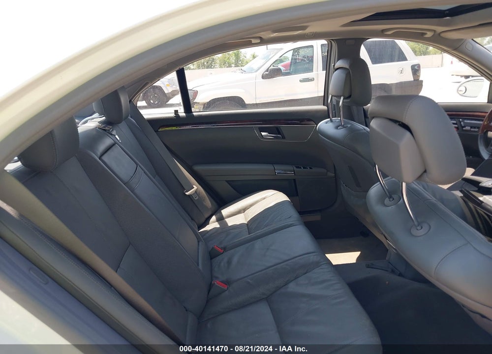 2009 MERCEDES-BENZ S 550 VIN: WDDNG71X49A243183
