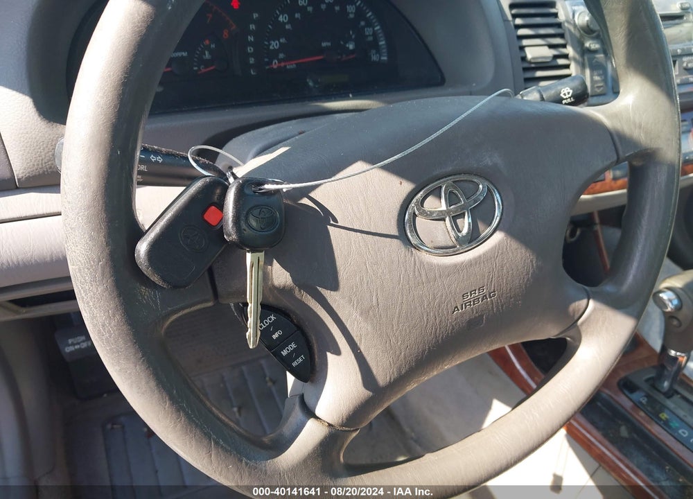 2002 TOYOTA CAMRY XLE VIN: JTDBE30K020038201