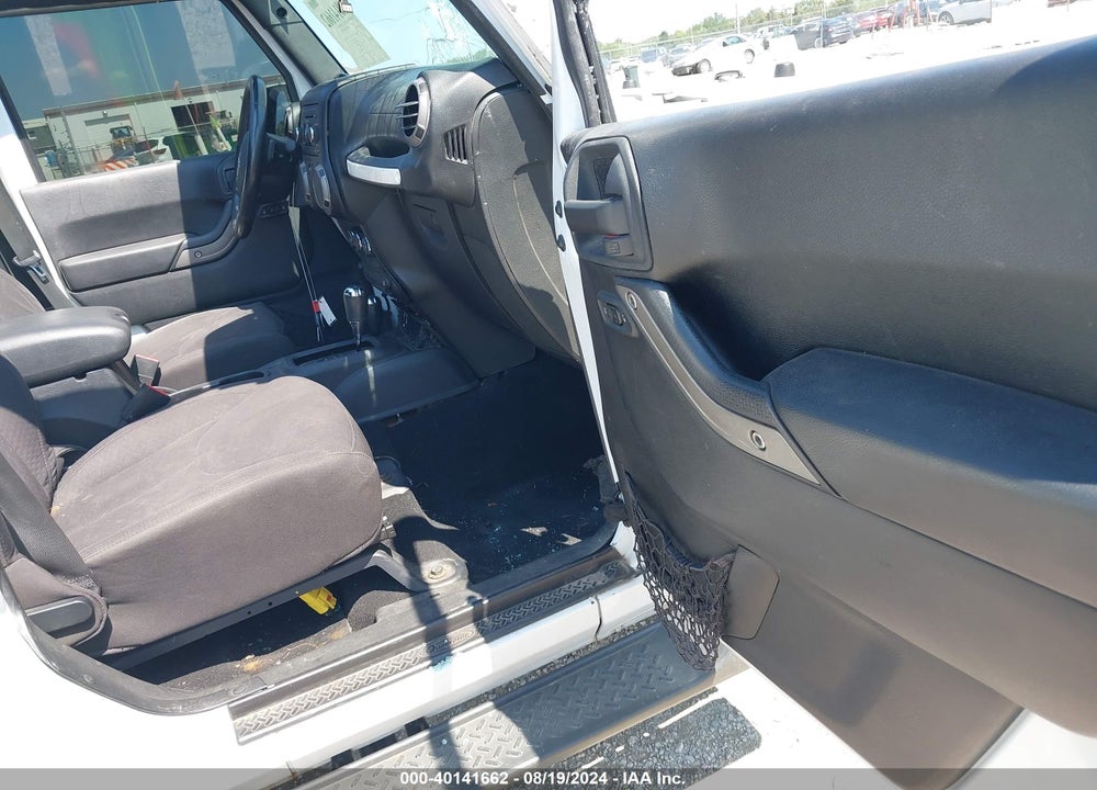 2014 JEEP WRANGLER UNLIMITED SPORT VIN: 1C4BJWDG9EL269524