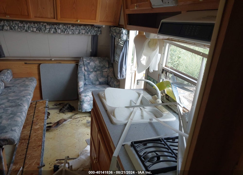 2001 TRAIL LITE 7000 SERIES TRAVEL TRAILERS VIN: 4WY200L2111076558