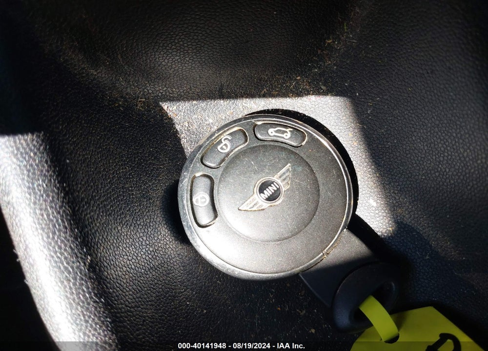 2012 MINI COOPER S VIN: WMWSV3C57CTY17498