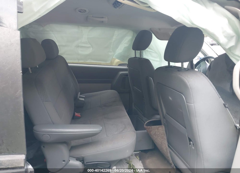 2008 CHRYSLER TOWN & COUNTRY LX VIN: 2A8HR44H98R804937