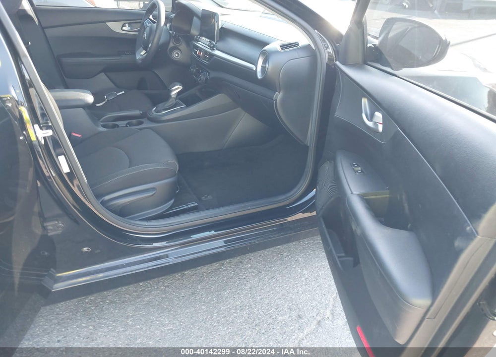 2019 KIA FORTE LXS VIN: 3KPF24AD0KE083498