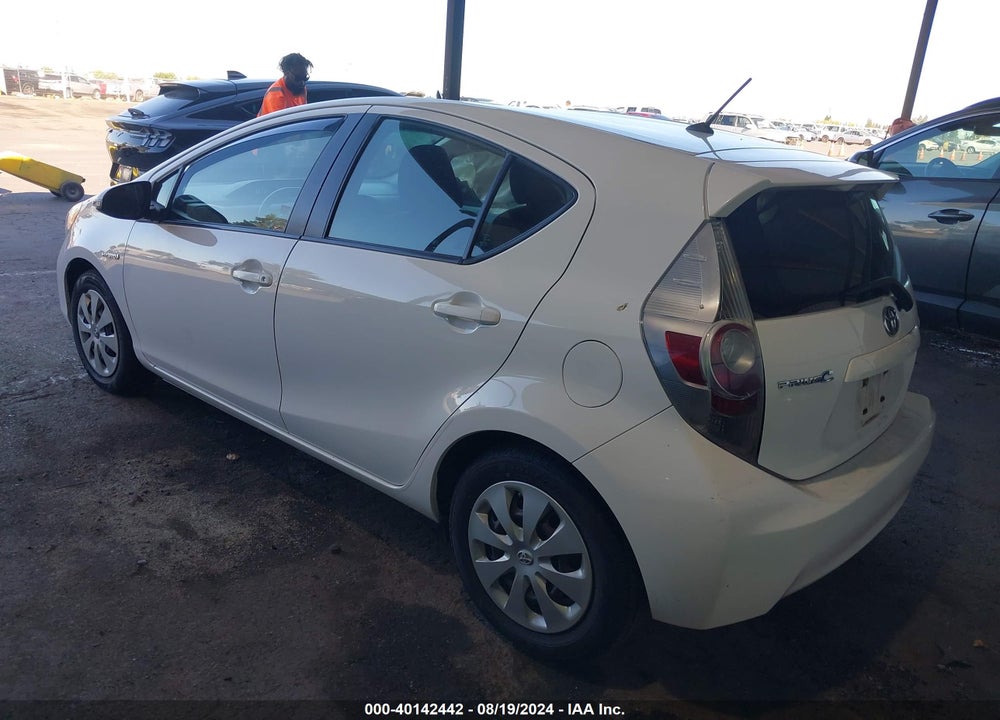2013 TOYOTA PRIUS C TWO VIN: JTDKDTB39D1533907