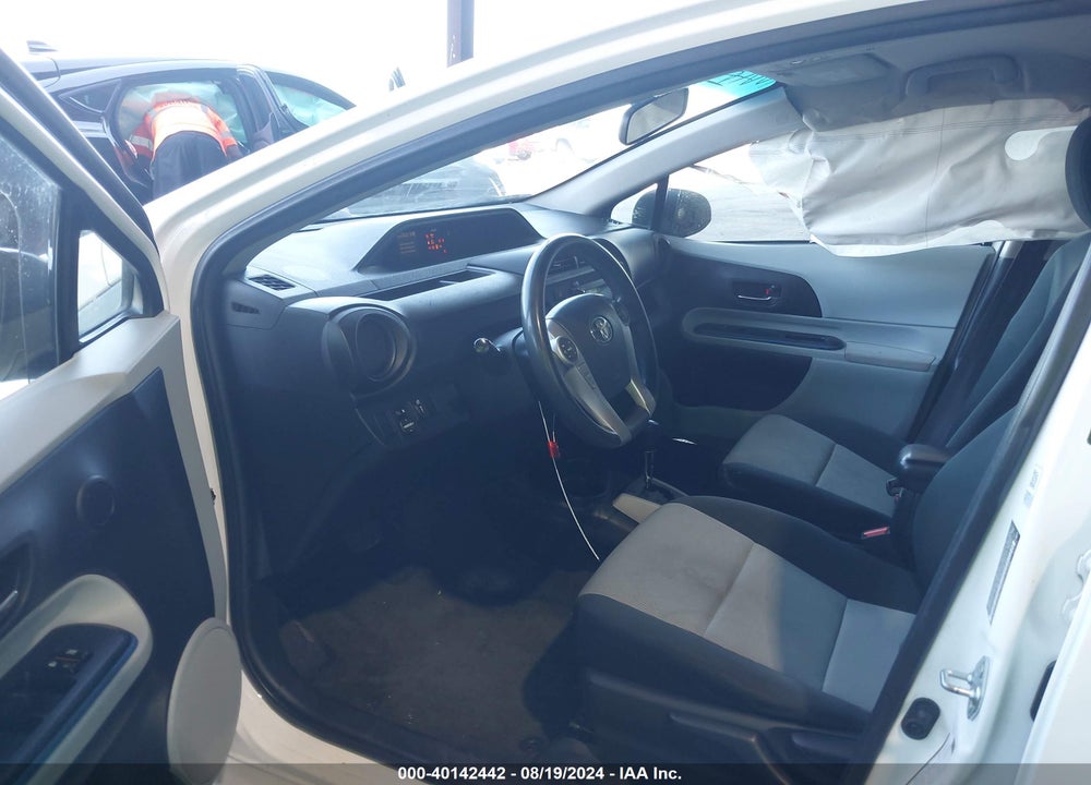 2013 TOYOTA PRIUS C TWO VIN: JTDKDTB39D1533907