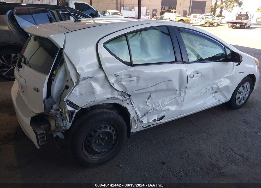 2013 TOYOTA PRIUS C TWO VIN: JTDKDTB39D1533907
