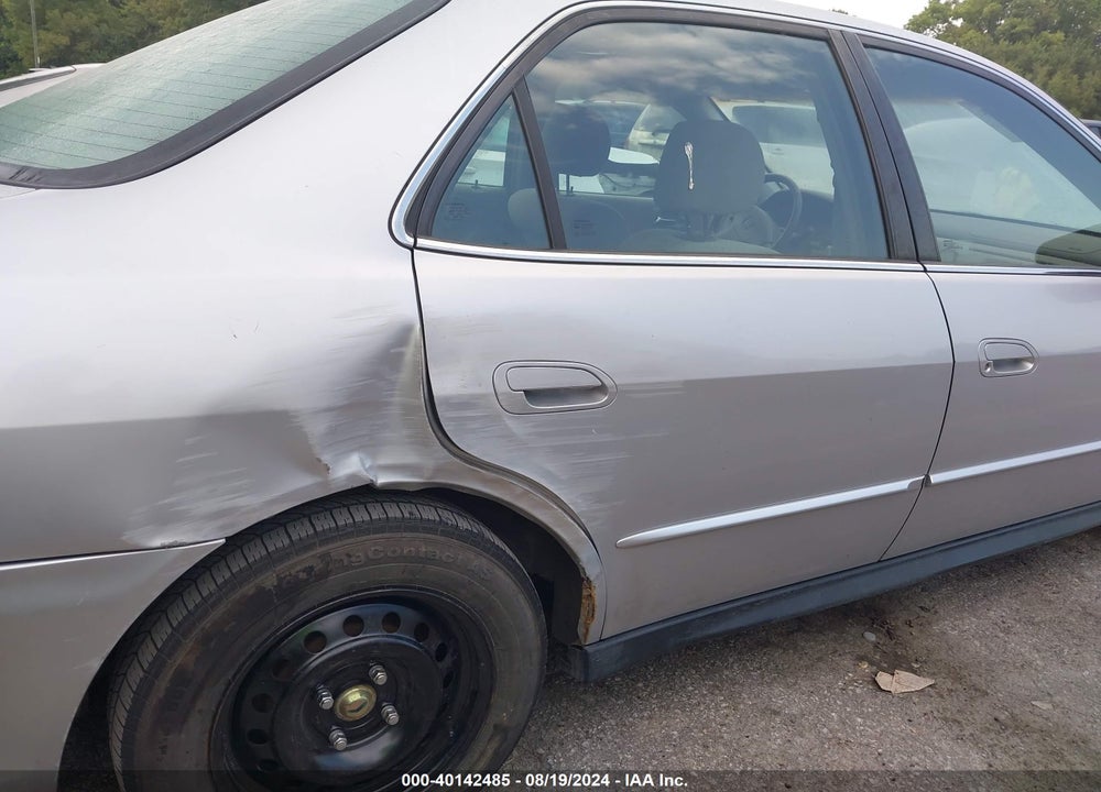2002 HONDA ACCORD 2.3 SE VIN: 1HGCG56762A110396