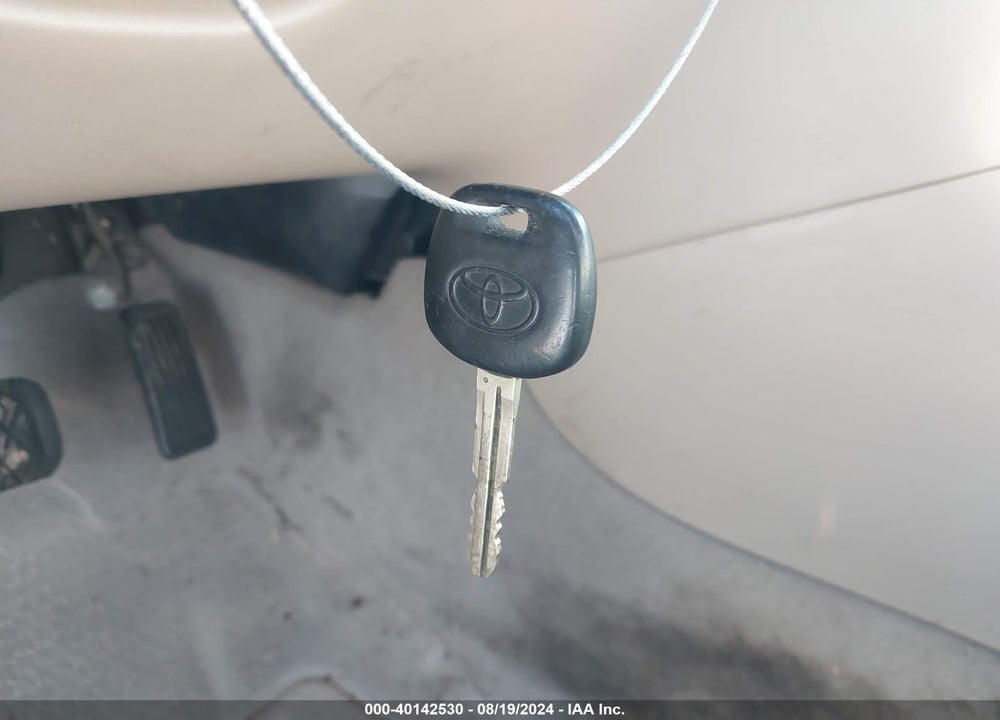 2005 TOYOTA COROLLA CE VIN: 2T1BR32E05C417513