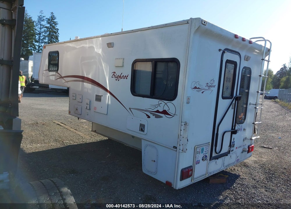 2000 BIGFOOT MODEL 10/8 VIN: 2GVC108S9YS010379
