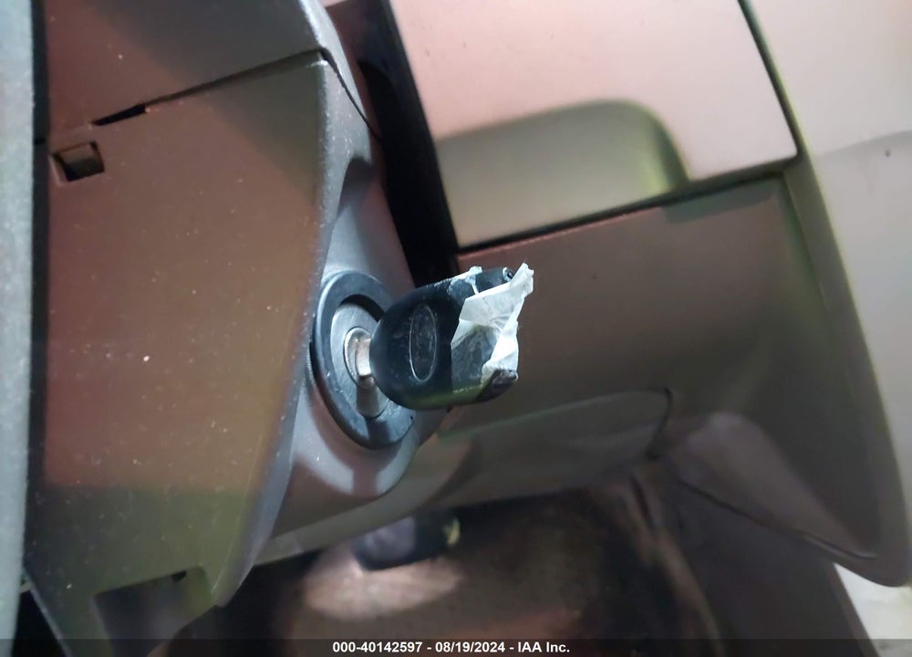 2008 FORD FOCUS VIN: 1FAHP33N88W151898